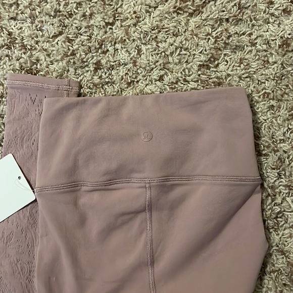 Reveal 25” Size 2 Leggings Purple lululemon - Picture 4 of 4